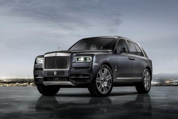 Rolls-Royce Cullinan 2022: Interiér, motor a úpravy