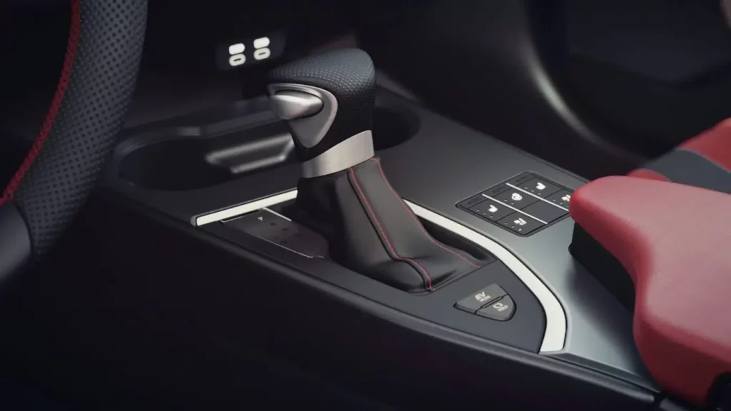 Lexus UXh 2023: Interiér, motor a úpravy
