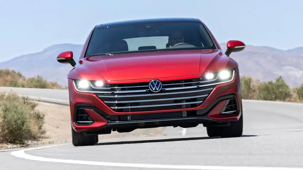 Volkswagen Arteon 2023: Interiér, motor a úpravy