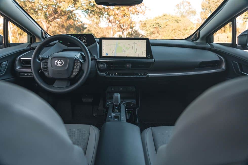 Toyota Prius 2023: Interiér, motor a úpravy
