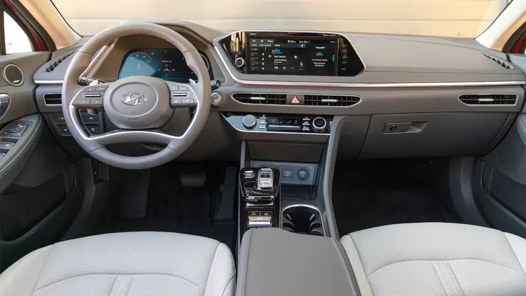 Hyundai Sonata 2023: Interiér, motor a úpravy