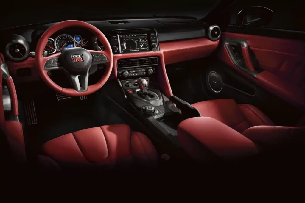 Nissan GT-R 2023: Interiér, motor a úpravy