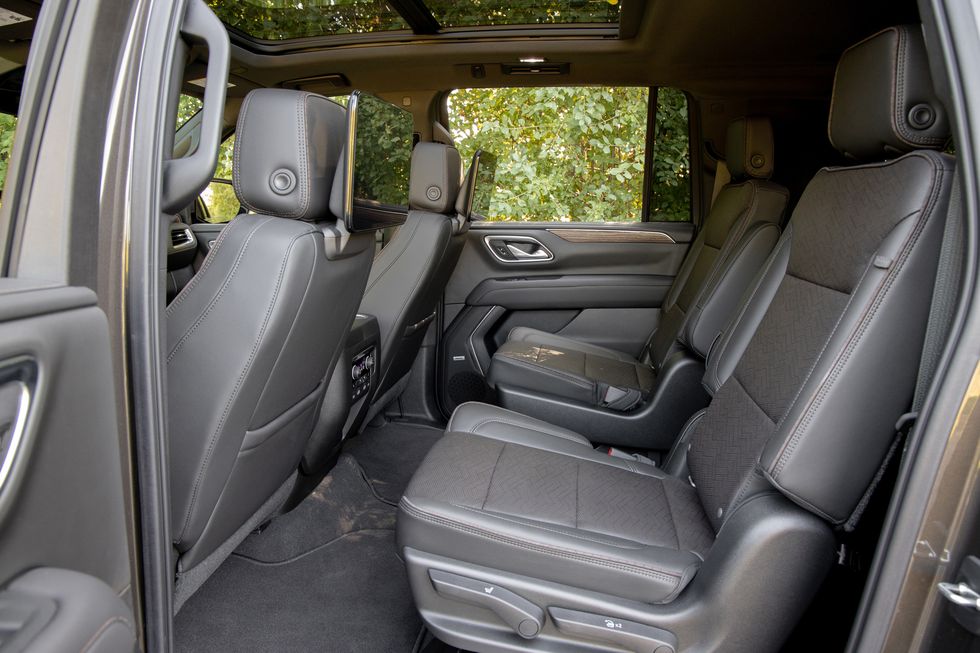 Chevy Suburban 2023: Interiér, motor a úpravy