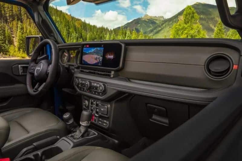 Jeep Gladiator 2024: Interiér, motor a úpravy