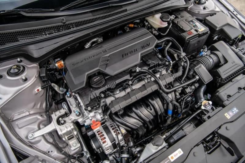 Hyundai Elantra 2024: Interiér, motor a úpravy