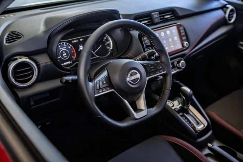 Nissan Versa 2024: interiér, motor a změny