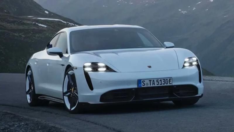 Porsche Taycan 2024: Interiér, ceny, technická data