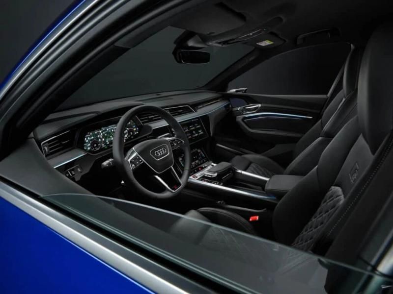 Audi SQ8 e-tron 2024: Interiér, motor a úpravy